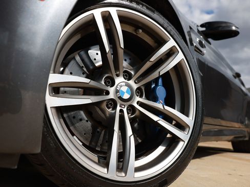 Used 2015 BMW M4 Convertible image 36