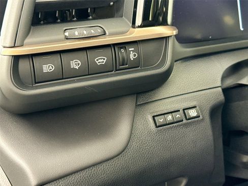 New 2025 Toyota Crown Signia image 16