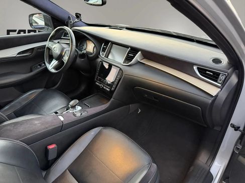 Used 2019 INFINITI QX50 Essential w/ Sensory Package AWD/4WD image 18
