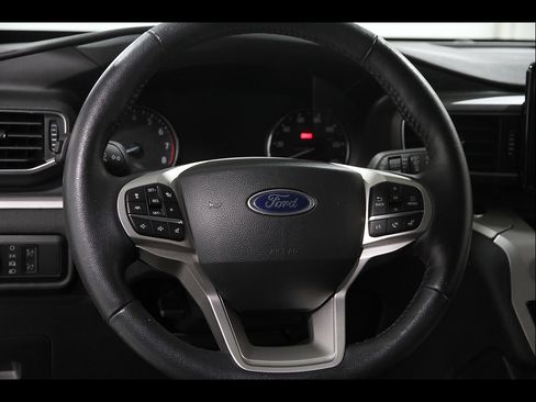Used 2023 Ford Explorer XLT w/ Equipment Group 202A AWD/4WD image 8