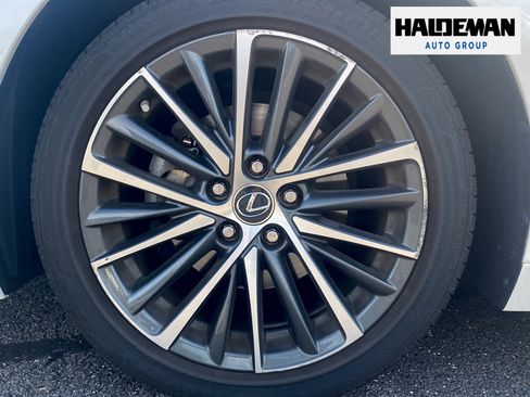 Used 2023 Lexus ES 350 w/ Premium Package FWD image 5