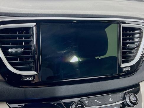Used 2023 Chrysler Pacifica Touring-L FWD image 13