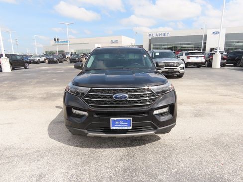Certified 2023 Ford Explorer XLT w/ Equipment Group 202A RWD image 4