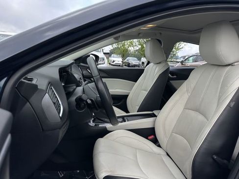 Used 2017 MAZDA MAZDA3 Grand Touring w/ Premium Equipment Package FWD image 14
