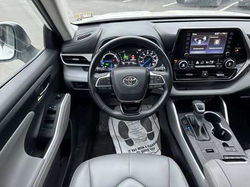 Used 2020 Toyota Highlander XLE image 27