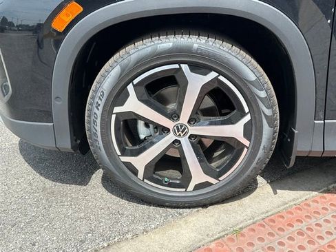 New 2026 Volkswagen Tiguan SE FWD image 9
