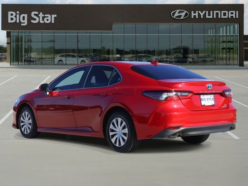 Used 2023 Toyota Camry LE image 3