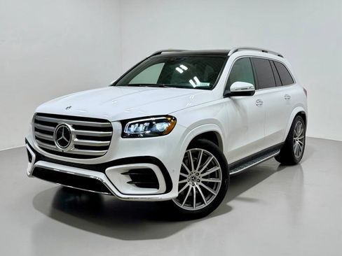 Used 2025 Mercedes-Benz GLS 580 4MATIC image 2