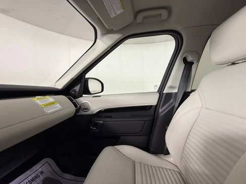 Certified 2025 Land Rover Discovery S image 20