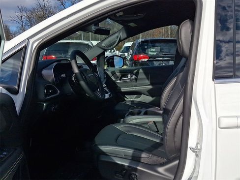 New 2026 Chrysler Voyager LX image 10