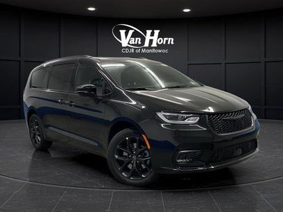 New 2026 Chrysler Pacifica Select w/ S Appearance Package