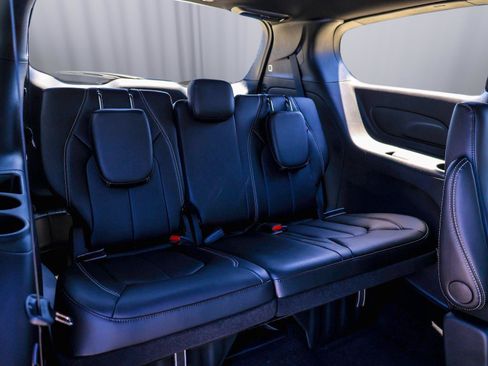 New 2027 Chrysler Pacifica Select FWD image 12