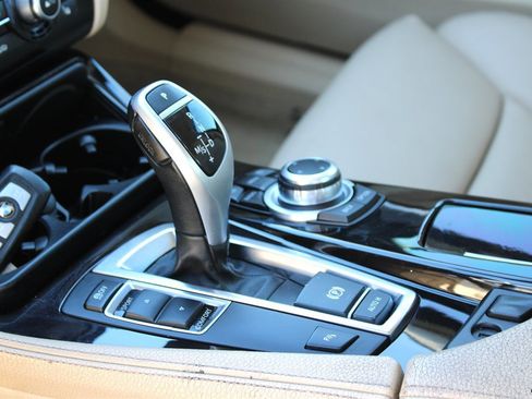 Used 2011 BMW 550i Sedan image 27