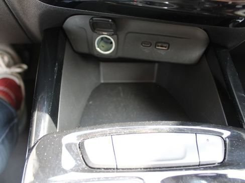 Used 2025 Chevrolet Trax LT w/ LT Convenience Package image 39