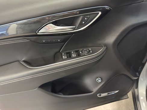 Used 2023 Buick Envision Essence w/ Technology Package I image 9