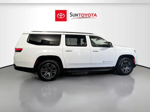 Used 2024 Jeep Wagoneer L Series II RWD image 2