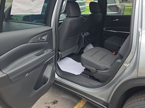 New 2026 Chevrolet Traverse LT image 18
