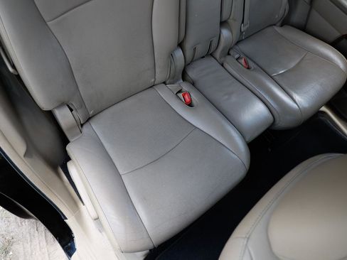 Used 2011 Toyota Highlander Limited w/ Tow Pkg FWD image 12