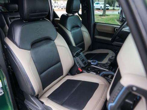 Used 2023 Ford Bronco Wildtrak image 32