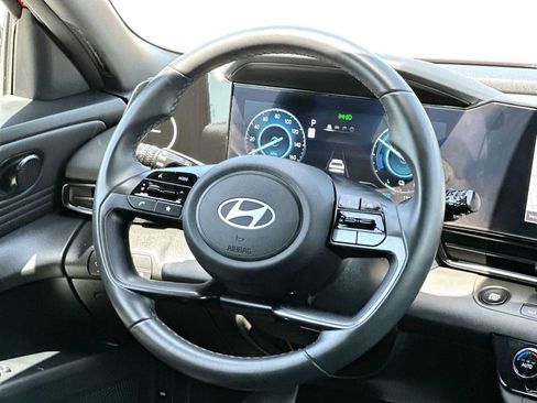Used 2025 Hyundai Elantra SEL FWD image 27