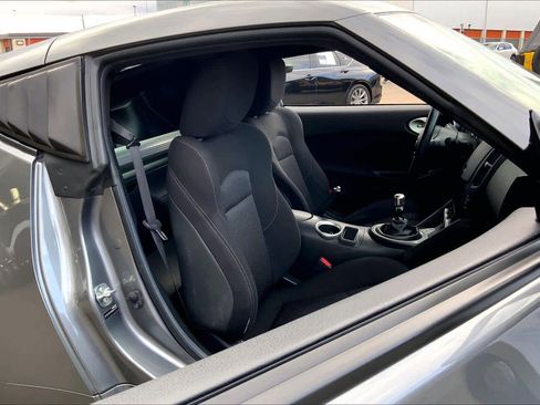 Used 2016 Nissan 370Z Sport image 8