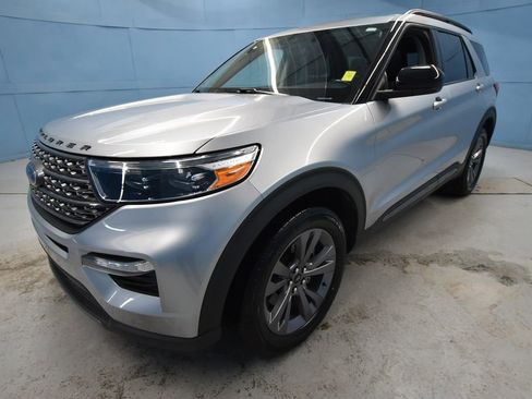Used 2022 Ford Explorer XLT w/ Equipment Group 202A AWD/4WD image 33