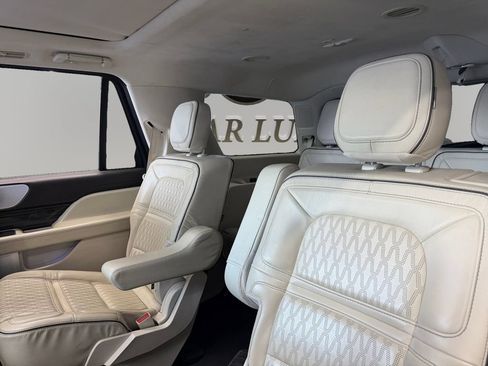 Used 2021 Lincoln Navigator Black Label w/ Cargo Convenience Package AWD/4WD image 13