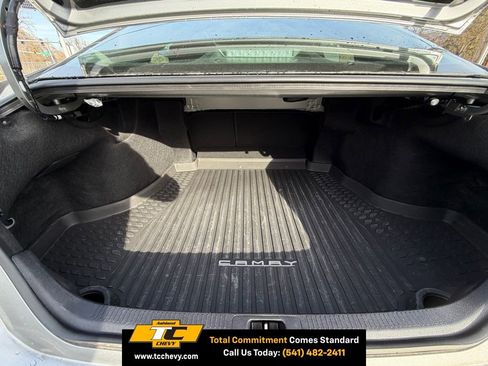 Used 2025 Toyota Camry XLE image 9