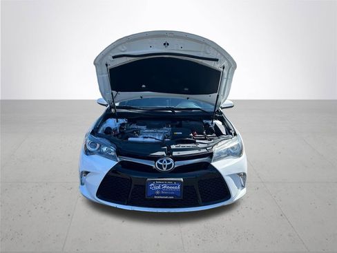 Used 2017 Toyota Camry SE image 4