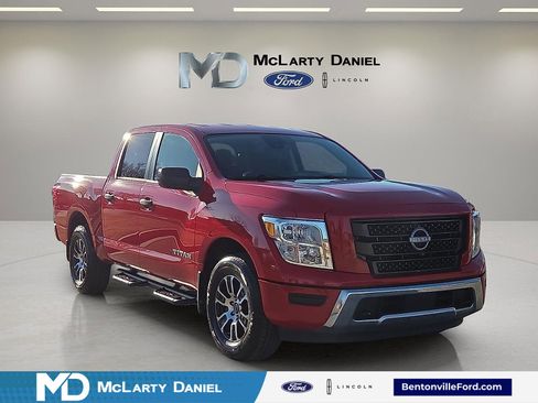 Used 2024 Nissan Titan SV image 1
