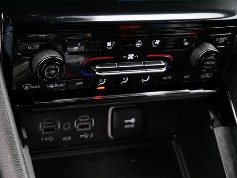 Used 2023 Jeep Grand Cherokee L Limited w/ Luxury Tech Group II AWD/4WD image 19