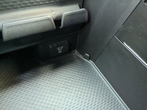 Used 2023 RAM 1500 Laramie image 25