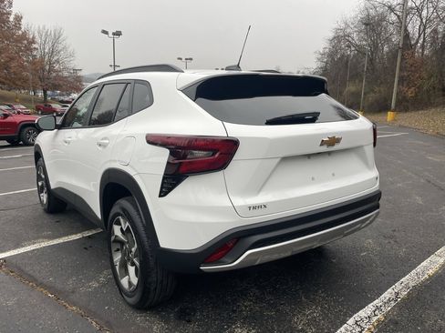 Used 2026 Chevrolet Trax LT image 5