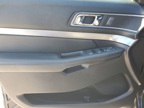 Used 2019 Ford Explorer XLT image 22