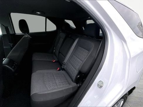 Used 2022 Chevrolet Equinox LT w/ Driver Convenience Package image 16