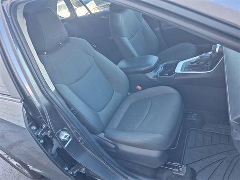 Used 2022 Toyota RAV4 LE image 17