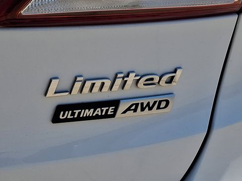 Used 2017 Hyundai Santa Fe Limited AWD/4WD image 32