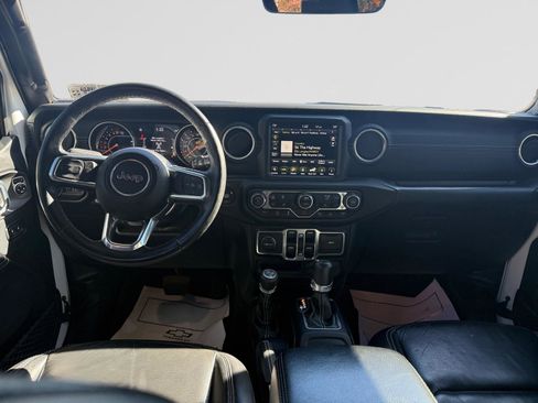 Used 2018 Jeep Wrangler Unlimited Sahara image 10