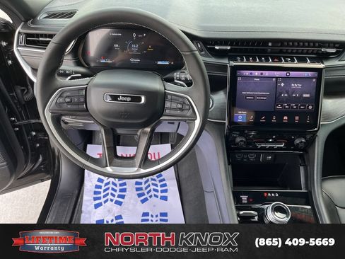 Used 2025 Jeep Grand Cherokee L Limited AWD/4WD image 8