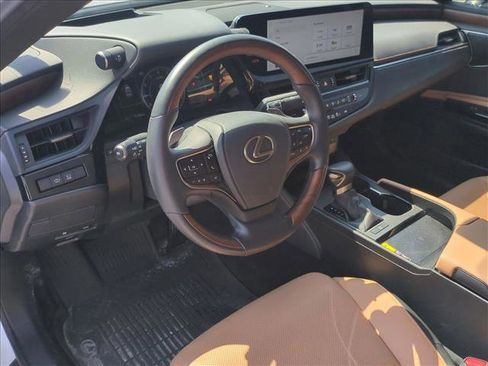 Used 2025 Lexus ES 350 Ultra Luxury w/ Accessory Package (Z1) image 9