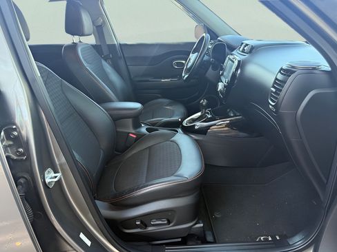 Used 2018 Kia Soul ! w/ Tech Package FWD image 13
