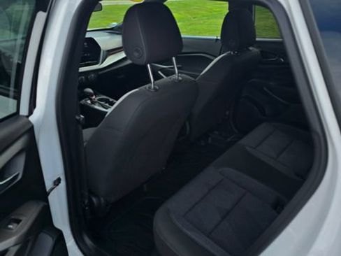 Used 2024 Chevrolet Trax RS w/ Sunroof Package FWD image 29