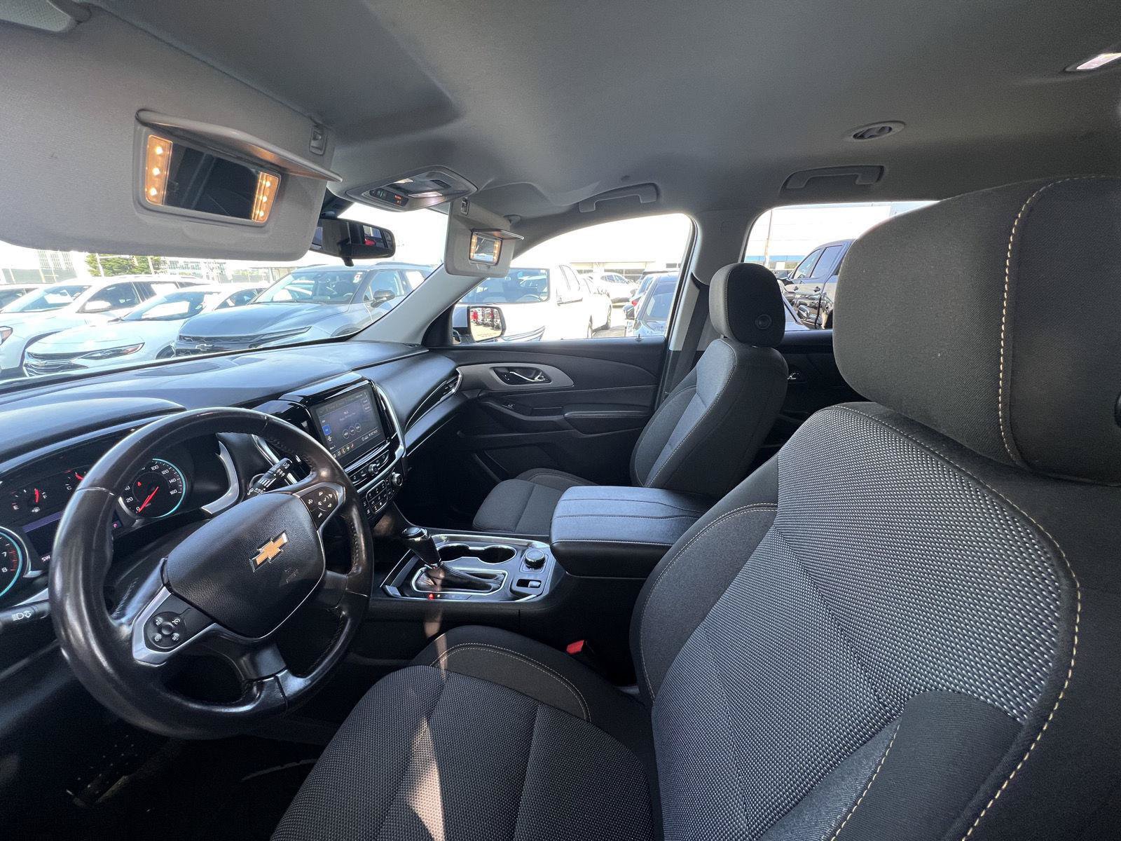 Used 2020 Chevrolet Traverse LT FWD image 13