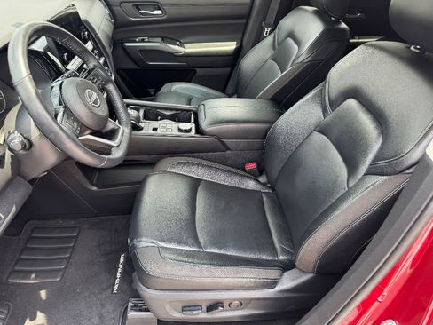 Used 2022 Nissan Pathfinder SL image 9