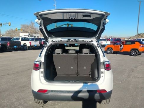 New 2026 Jeep Compass Latitude image 17