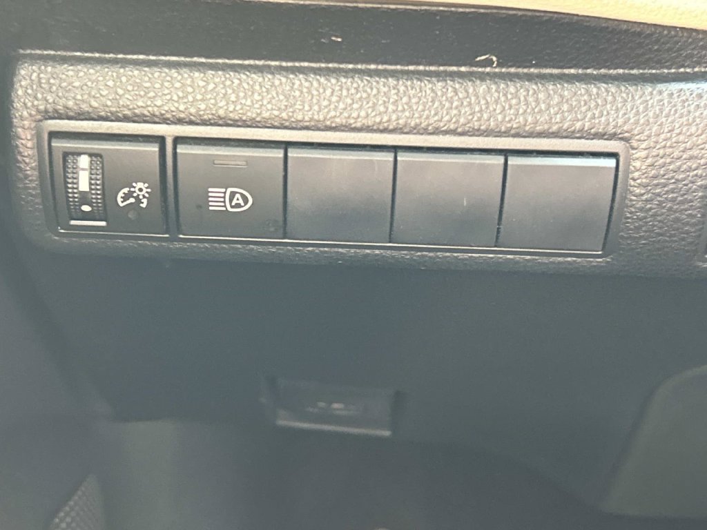 Used 2021 Toyota Corolla LE FWD image 26