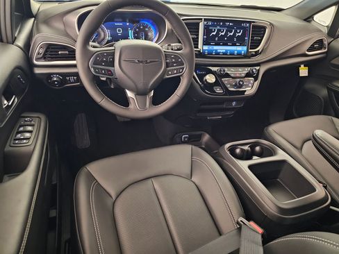 New 2026 Chrysler Pacifica Select AWD/4WD image 14