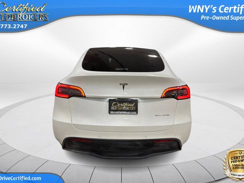 Used 2022 Tesla Model Y Long Range image 7