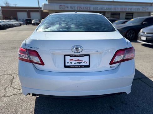 Used 2011 Toyota Camry LE image 4
