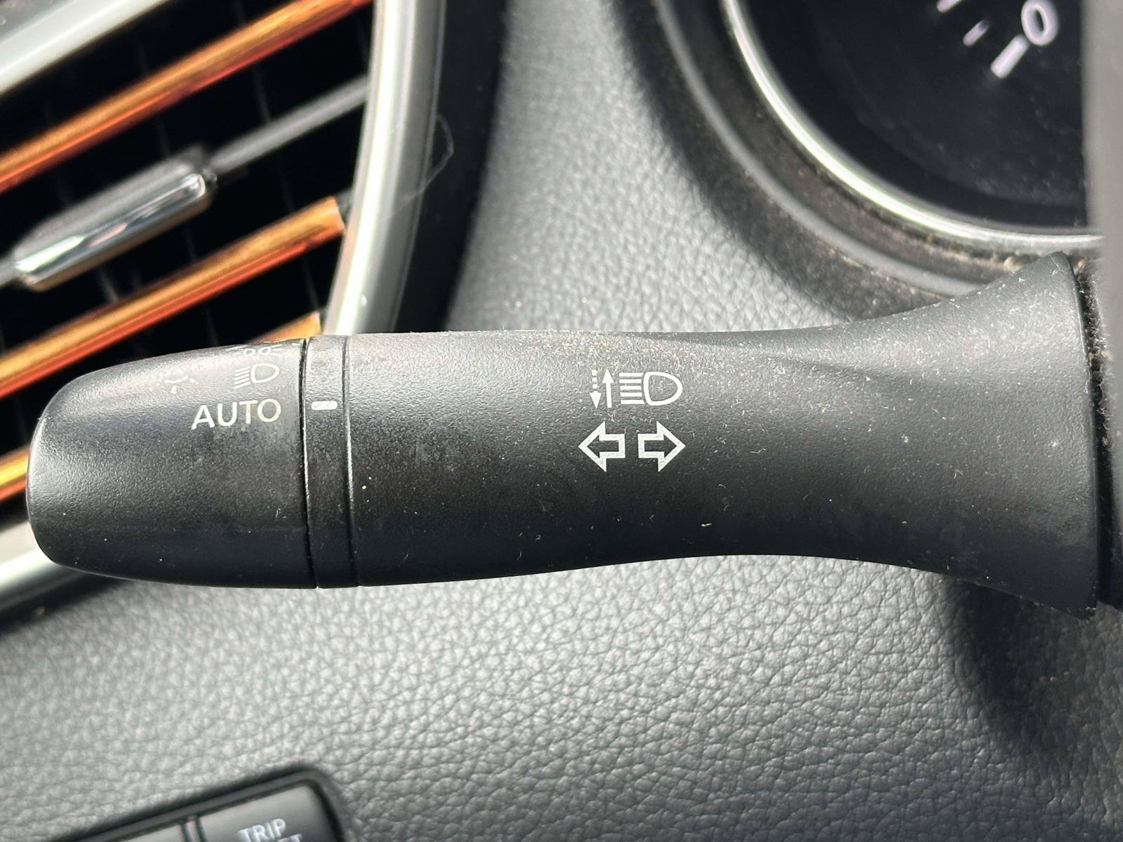 Used 2015 Nissan Rogue SV AWD/4WD image 27